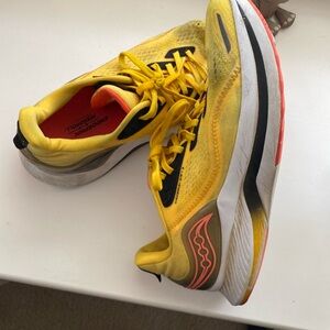 Sarcony endorphin women’s 9